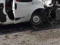 Yahyalı’da Hafif Ticari Araç İle Otomobil Çarpıştı: 1 Ölü, 2 Yaralı