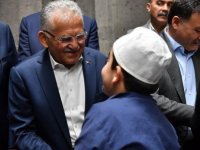 Başkan Büyükkılıç, Bayram Sabahında Vatandaşlarla Bayramlaştı