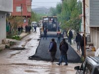 Büyükşehir'den Sarız'daki 1,3 Kilometrelik Ana Arterde Yol Yapım ve Sıcak Asfalt Çalışması