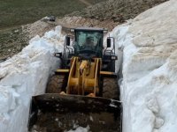 Yahyalı’da Karla Kaplı Yayla Yollarını Açma Çalışmaları Sürüyor