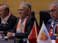 Kayserispor Olağanüstü Genel Kurulu'na Katılan Başkan Büyükkılıç: "Şehir Bugün Ayakta"