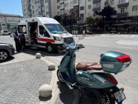 Hafif ticari araç ile motosiklet çarpıştı; baba ile kızı yaralandı