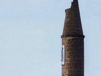 Yıldırım Düşen Cami Minaresi Zarar Gördü