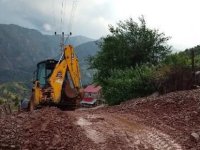 Yahyalı'da sel nedeniyle kapanan mahalle yolu ulaşıma açıldı