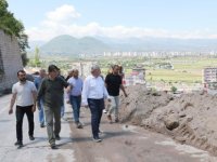 MELİKGAZİ BELEDİYESİ’NDEN MİMARSİNAN'DA ÇÖKEN İSTİNAT DUVARINA ACİL MÜDAHALE