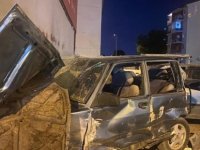 Park halindeki otomobili kağıt gibi ezdi: 1 yaralı
