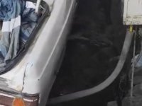 Yahyalı'da Patlayan Su Şebekesi İstinat Duvarını Çökertti: Park Halindeki Otomobil Çukura Düştü
