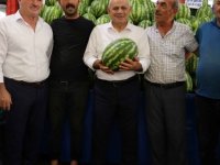 BAŞKAN ÖZTÜRK KAPALI PAZAR YERİNDE ESNAF VE VATANDAŞLARLA BULUŞTU