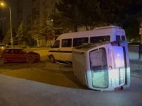 Otomobil ile hafif ticari araç çarpıştı: 3 yaralı