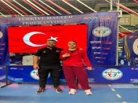 Yağmur Bulut, halterde Türkiye şampiyonu oldu