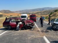 Felahiye’de iki otomobil çarpıştı: 1 ölü, 6 yaralı