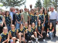 BAŞKAN ÇOLAKBAYRAKDAR, ERVA SPOR KULÜPLERİNDEKİ ÖĞRENCİLER VE AİLELERİYLE BULUŞTU