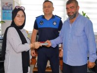 Cumhuriyet Meydanı'nda bulunan içi döviz dolu cüzdan sahibine teslim edildi