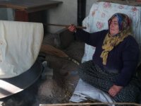 Ebiçli ev kadınları kışlık yukfa yapımına basladı