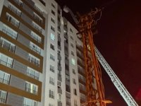 Kayseri’de 13. kattaki yangında ev sahibi balkondan düşerek öldü