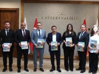 Vali Çiçek, Talas Marifet Mektebi öğrencilerini kabul etti