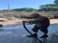 Özvatan’da Başkan Demir, Tarihi Yunak Su Kaynağını Kendi Elleriyle Temizledi