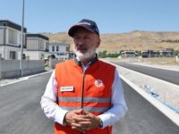 Başkan Çolakbayrakdar, Ertuğrulgazi Mahallesi’ndeki yol yapım çalışmalarını inceledi