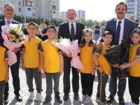 Başkan Çolakbayrakdar, ilk ders zilinde çocukların heyecanına ortak oldu 