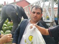 MERKEZ BİNA CAMİ ÇIKŞI ÜCRETSİZ KARPUZ DAĞITTI