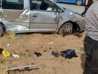 Karakaya'da Otomobil ile hafif ticari araç çarpıştı: 1 ölü, 3 yaralı