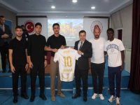 Kayserisporlu futbolculardan ceza infaz kurumuna ziyaret