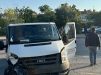 Kayseri’de minibüs ile otomobil çarpıştı: 2 yaralı