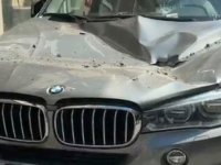 Kayseri’de binadan düşen beton parçaları lüks araca zarar verdi