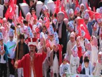 YAHYALI’DA 161 MİNİK ÖĞRENCİ İÇİN ÂMİN ALAYI VE BED’-İ BESMELE TÖRENİ DÜZENLENDİ