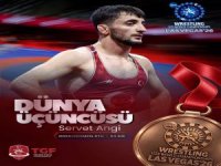 Milli güreşçi Servet Angi, dünya üçüncüsü oldu