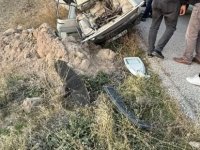 Develi’de otomobil aydınlatma direğine çarptı: 1 yaralı