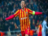 Kayserili Umut Bulut futbolu bıraktı