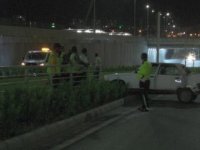 Kayseri’de otomobil tramvay yolunu girdi: 2 yaralı