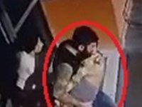 Silahından çıkan saçmalarla vurulan oğlunu ambulansa taşıyıp kendini eve kilitlemiş