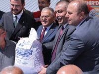 Büyükkılıç'tan Üreticiye 11,5 Milyon TL'lik 238 Ton Tohum Desteği