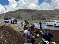 Gübre yüklü traktör devrildi: 1 yaralı