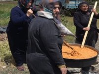 Yağmur yağması için asırlık geleneği sürdürüyorlar
