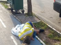 Otomobilden atılan kadın baygın bulundu