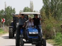 BARSAMA MUHTARI ALİ TÜRK'ÜN EV SAHİPLİĞİNDE ÇİFTÇİ MİTİNGİ DÜZENLENDİ