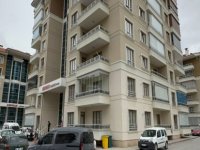 Eşini bıçakla öldürüp, başında bekledi