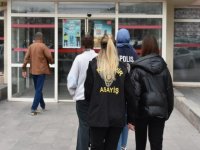 Fuhuş baskınında 13 kadın kurtarıldı