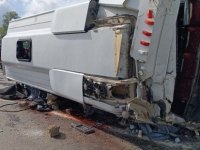 Cenazeden dönenleri taşıyan midibüs yan yattı; 2 ölü, 27 yaralı