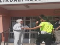 Polisler, öğrencileri sınava yetiştirdi