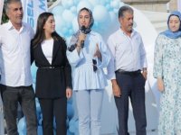 Kampanyası tamamlanan SMA’lı Muhammed için valilik önünde kutlama