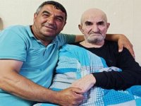 6 yıldır felçli babasına bakıyor