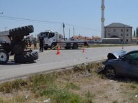 Traktör ile otomobil çarpıştı: 2'i ağır 4 yaralı
