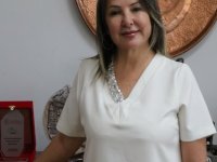 Kalp krizinden ölen profesörün lise arkadaşları, mezun oldukları okula elektroşok cihazı bağışladı