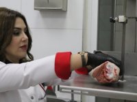 'MÜŞTERİLER İLK GELDİKLERİNDE BENİ ELEMAN SANIYORLAR'