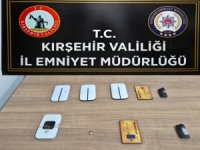Ehliyet sınavında düzenekle kopya çekerken yakalandılar