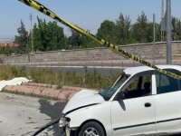 Otomobilin çarptığı yaya öldü, sürücü yaralandı